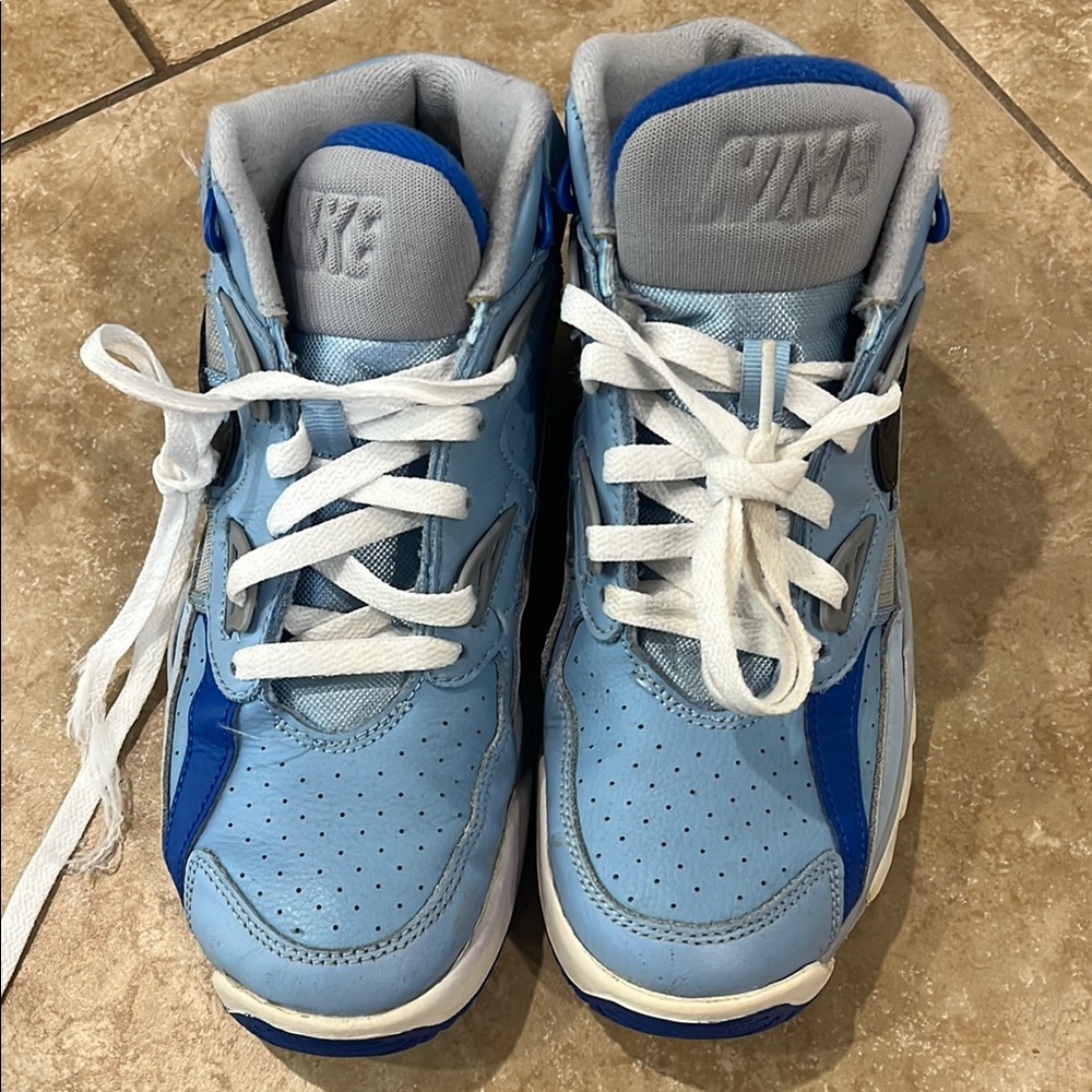 Boys sneakers